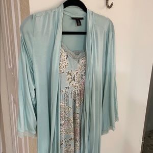 Lace trim maternity robe